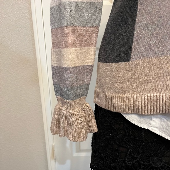 Loft plaid crew neck sweater with ruffle on sleeve. Size small - Picture 2 of 9